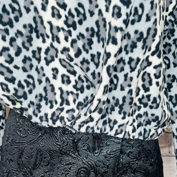 Abound Womens Black Giada Leopard Print Gather Waist Fleece Sweater Top XS - Picture 4 of 7